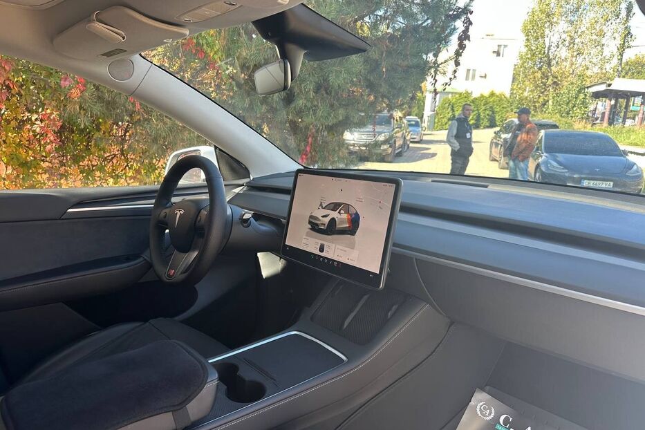Продам Tesla Model Y 2023 року у Чернівцях