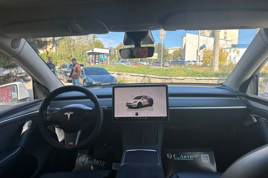 Продам Tesla Model Y 2023 року у Чернівцях
