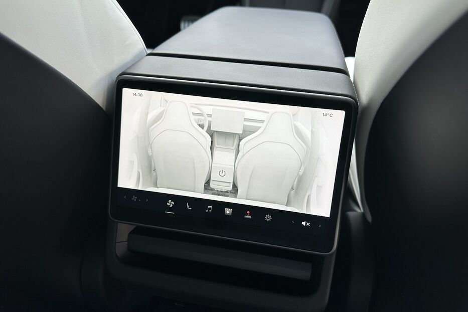 Продам Tesla Model 3 Perfomance 2024 року у Києві