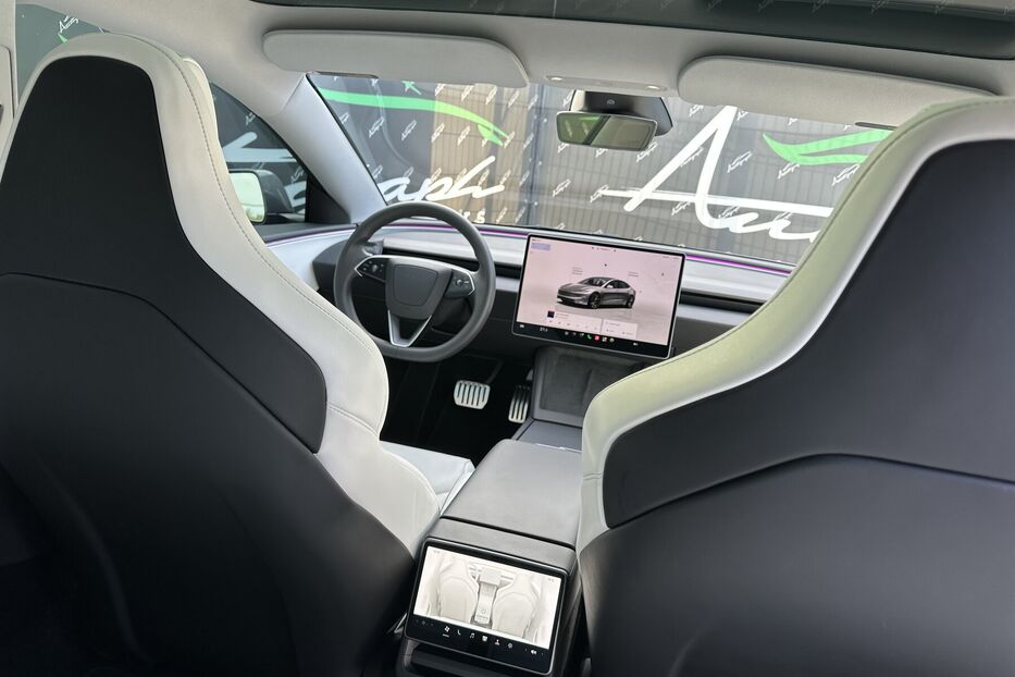 Продам Tesla Model 3 Perfomance 2024 року у Києві