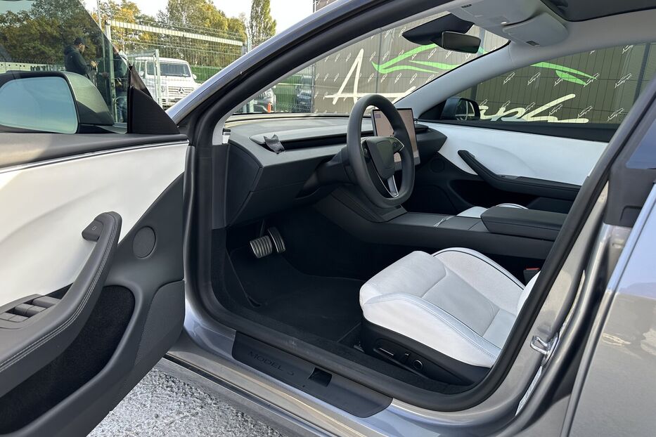 Продам Tesla Model 3 Perfomance 2024 року у Києві