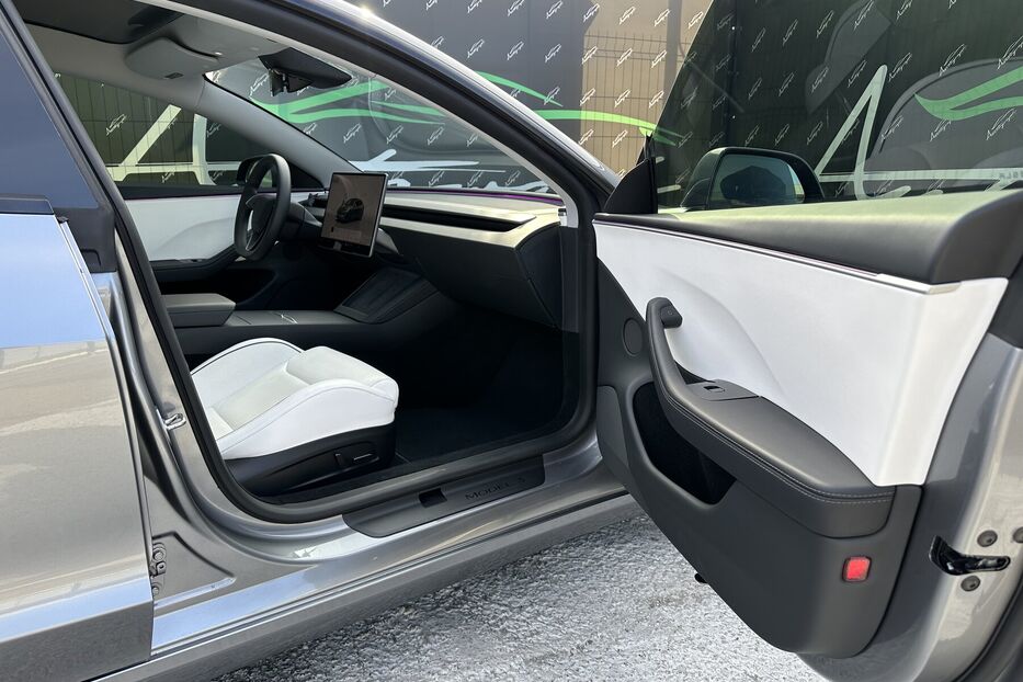 Продам Tesla Model 3 Perfomance 2024 року у Києві