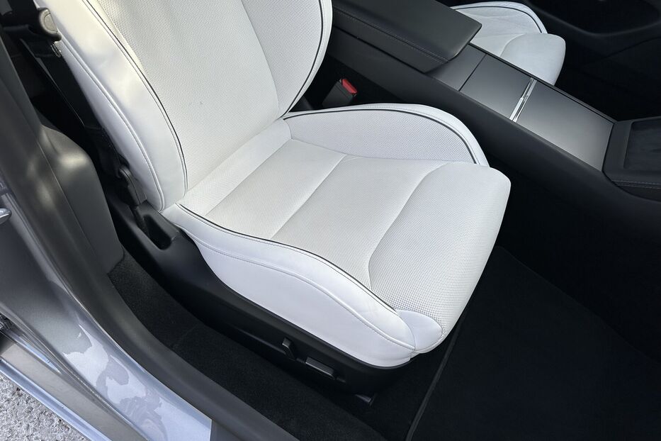 Продам Tesla Model 3 Perfomance 2024 року у Києві