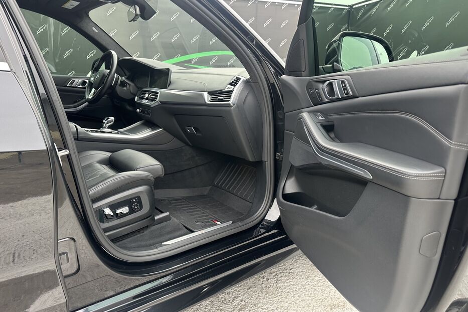 Продам BMW X5 Xdrive40i M-paket 2022 року у Києві