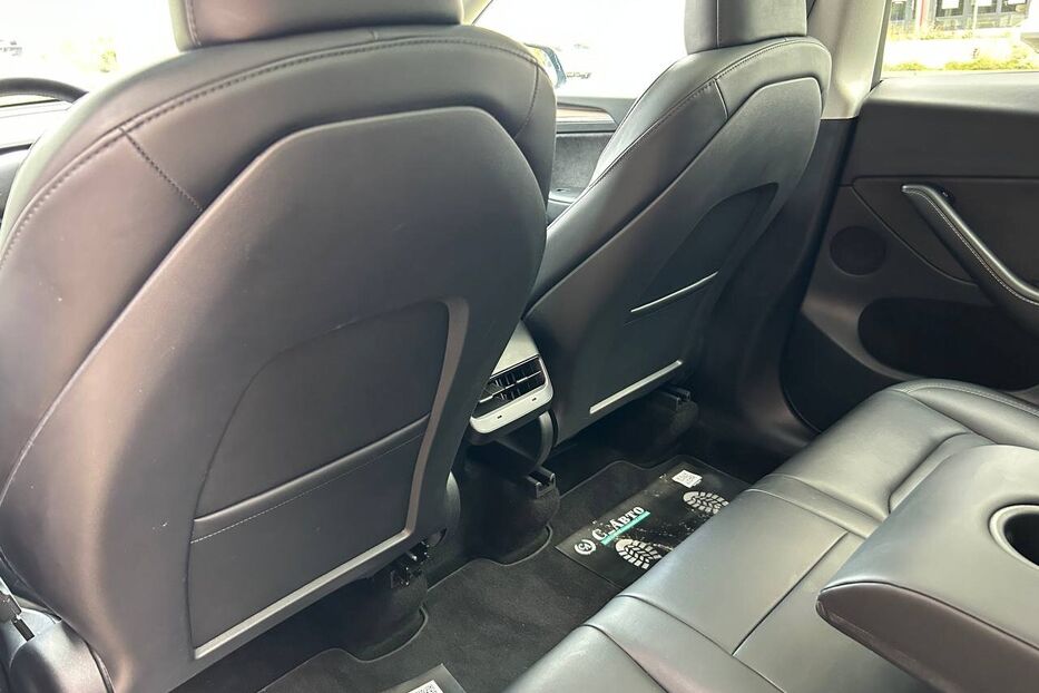 Продам Tesla Model Y 2023 року у Чернівцях
