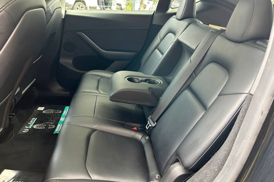 Продам Tesla Model Y 2023 року у Чернівцях