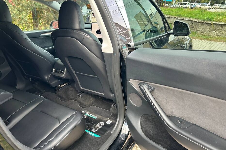 Продам Tesla Model Y 2023 року у Чернівцях