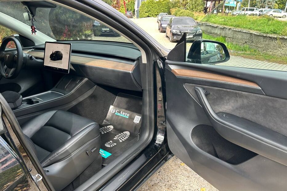 Продам Tesla Model Y 2023 року у Чернівцях
