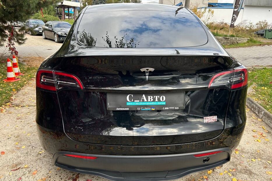 Продам Tesla Model Y 2023 року у Чернівцях