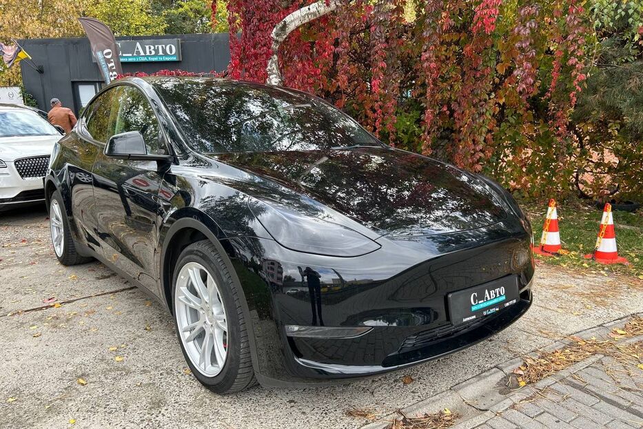 Продам Tesla Model Y 2023 року у Чернівцях