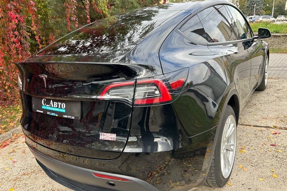 Продам Tesla Model Y 2023 року у Чернівцях