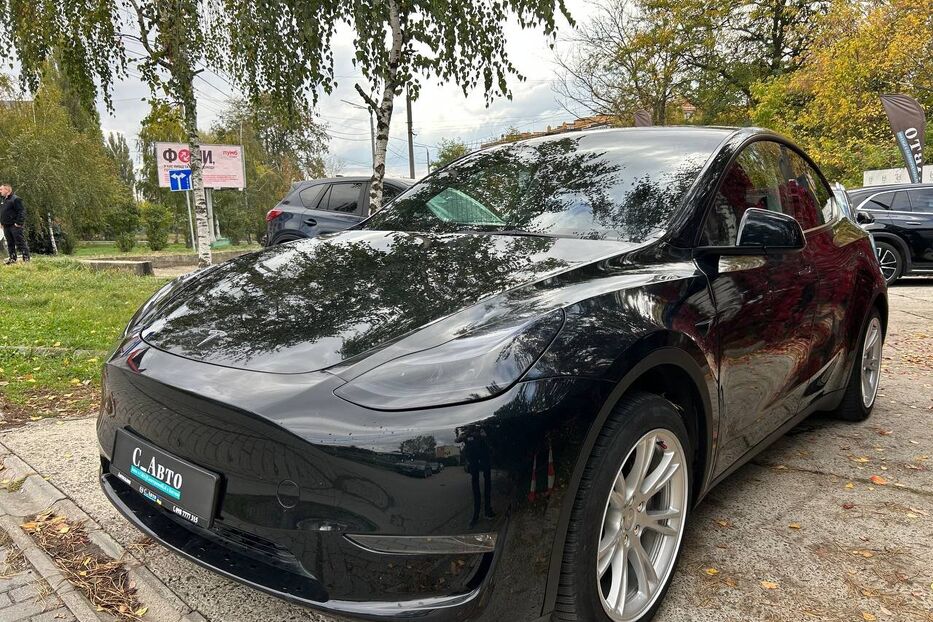 Продам Tesla Model Y 2023 року у Чернівцях