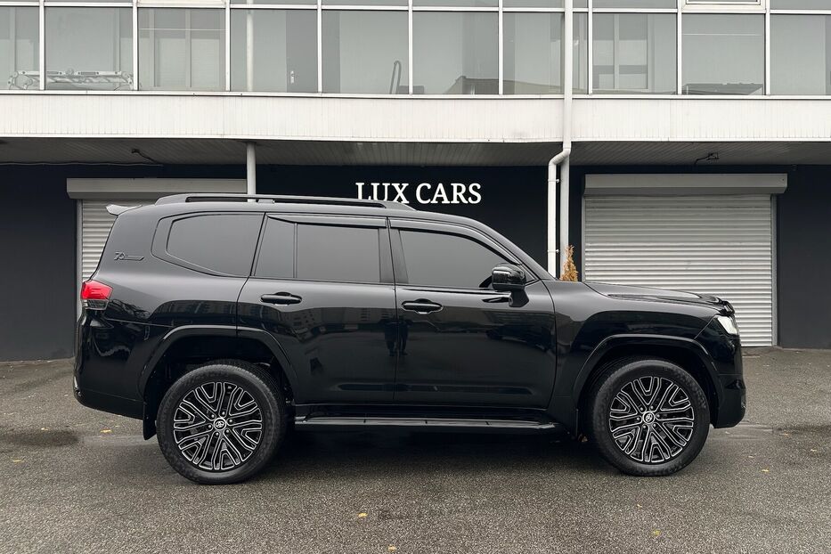 Продам Toyota Land Cruiser 300 Premium 3.3d 2021 року у Києві