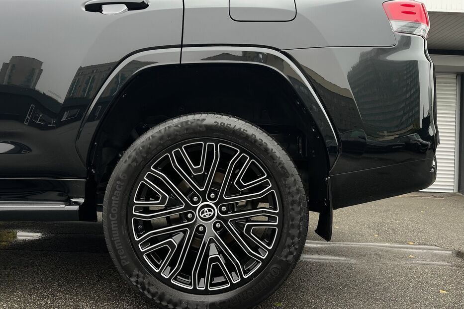 Продам Toyota Land Cruiser 300 Premium 3.3d 2021 року у Києві