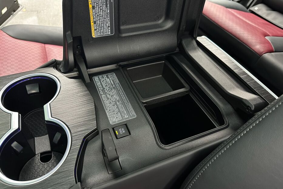 Продам Toyota Land Cruiser 300 Premium 3.3d 2021 року у Києві