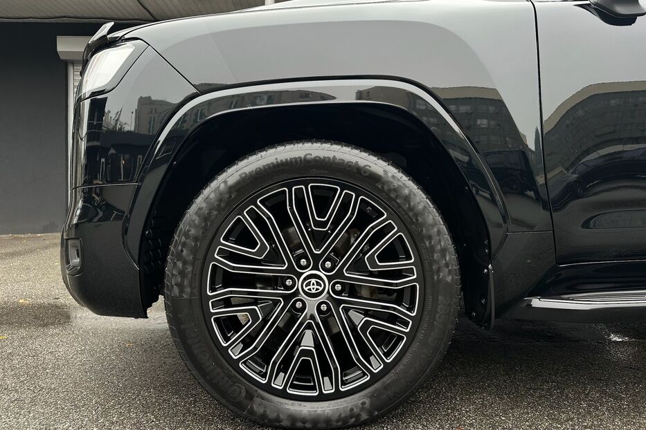 Продам Toyota Land Cruiser 300 Premium 3.3d 2021 року у Києві