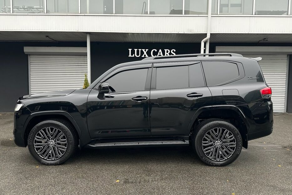 Продам Toyota Land Cruiser 300 Premium 3.3d 2021 року у Києві