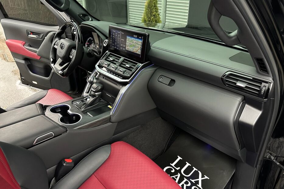 Продам Toyota Land Cruiser 300 Premium 3.3d 2021 року у Києві