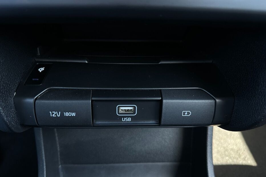 Продам Kia Niro 64 kWh Макс. комплектація Люк. 2021 року у Львові
