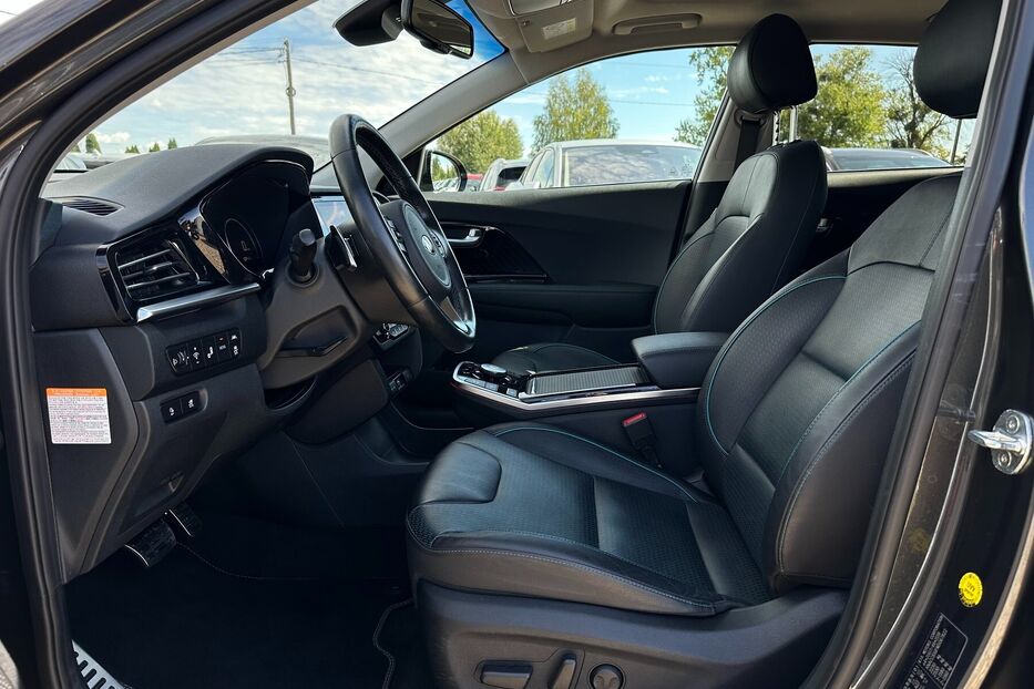 Продам Kia Niro 64 kWh Макс. комплектація Люк. 2021 року у Львові