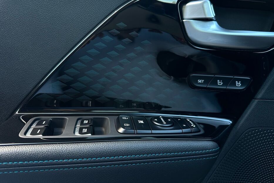 Продам Kia Niro 64 kWh Макс. комплектація Люк. 2021 року у Львові