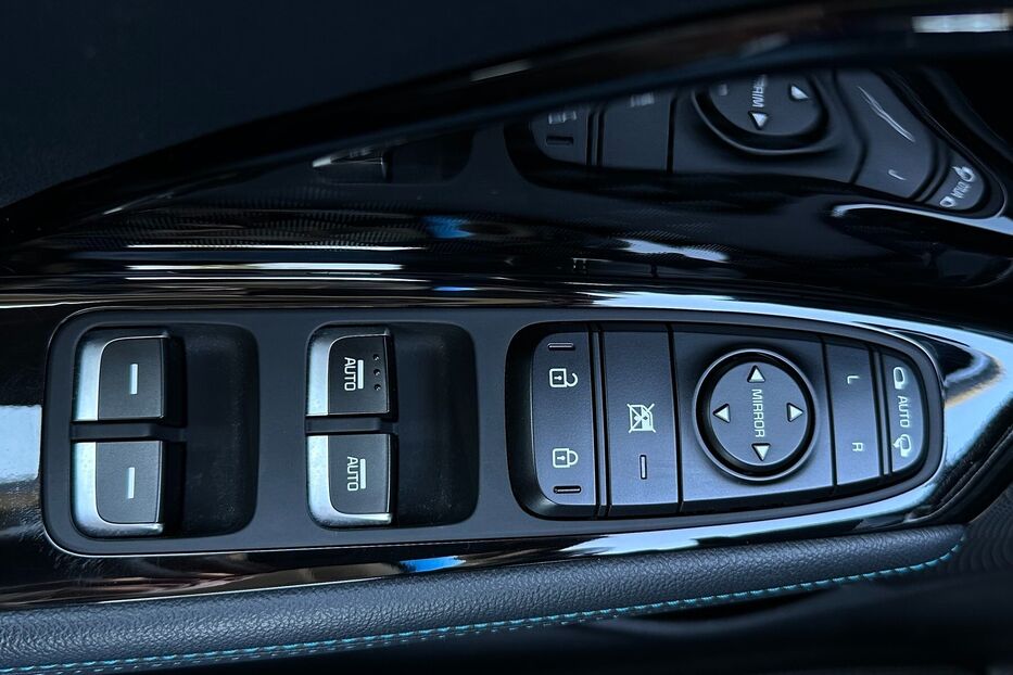 Продам Kia Niro 64 kWh Макс. комплектація Люк. 2021 року у Львові