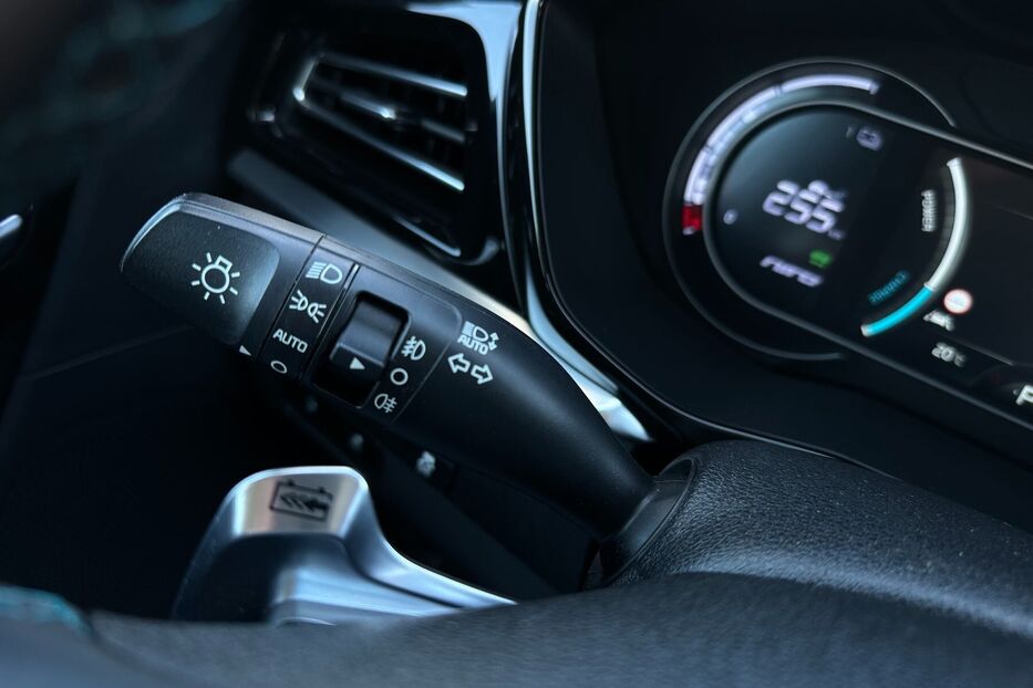 Продам Kia Niro 64 kWh Макс. комплектація Люк. 2021 року у Львові