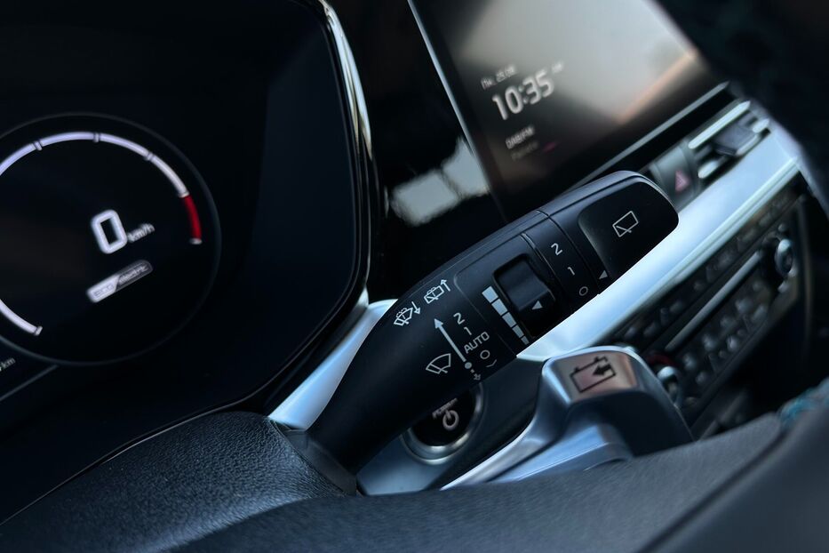 Продам Kia Niro 64 kWh Макс. комплектація Люк. 2021 року у Львові
