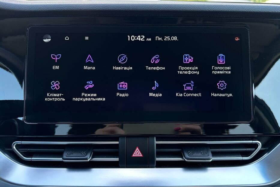 Продам Kia Niro 64 kWh Макс. комплектація Люк. 2021 року у Львові