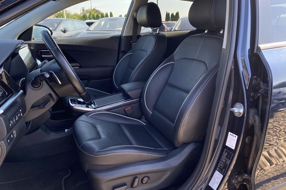 Продам Kia e-Niro 64 kWh Макс. комплектація Люк. 2020 року у Львові