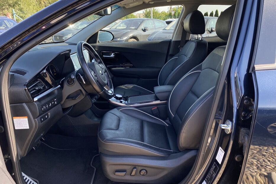 Продам Kia e-Niro 64 kWh Макс. комплектація Люк. 2020 року у Львові