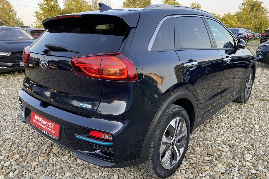 Продам Kia e-Niro 64 kWh Макс. комплектація Люк. 2020 року у Львові