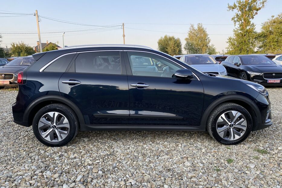 Продам Kia e-Niro 64 kWh Макс. комплектація Люк. 2020 року у Львові