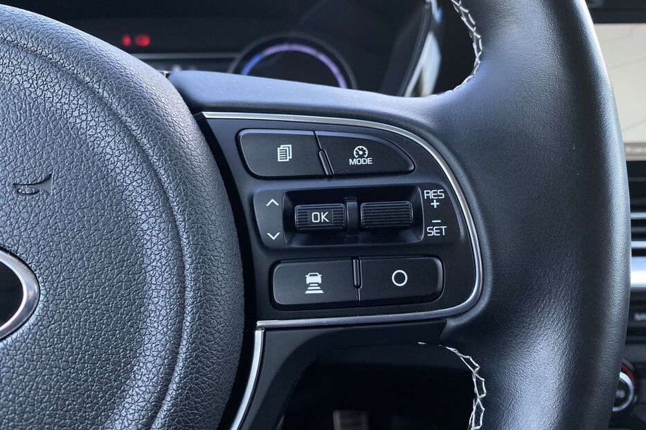 Продам Kia e-Niro 64 kWh Макс. комплектація Люк. 2020 року у Львові