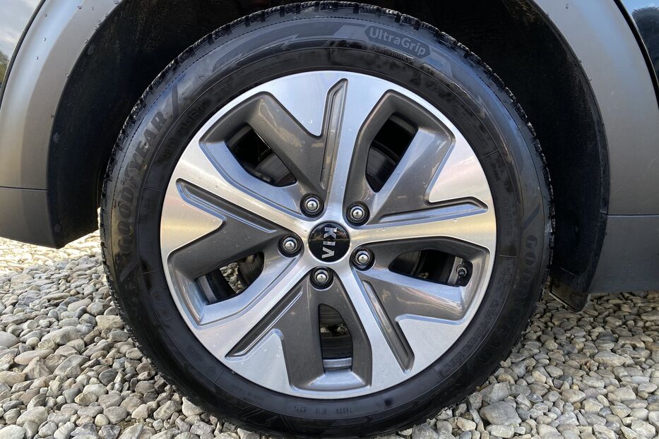 Продам Kia e-Niro 64kWhМакс.комплектаціяPrestige 2021 року у Львові