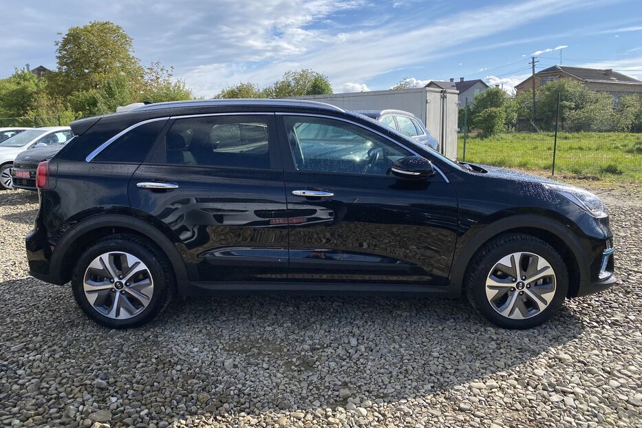 Продам Kia e-Niro 64kWhМакс.комплектаціяPrestige 2021 року у Львові