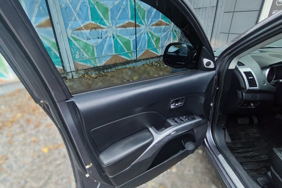 Продам Mitsubishi Outlander XL 3.0 AT (220 к.с.) 2008 року у Києві