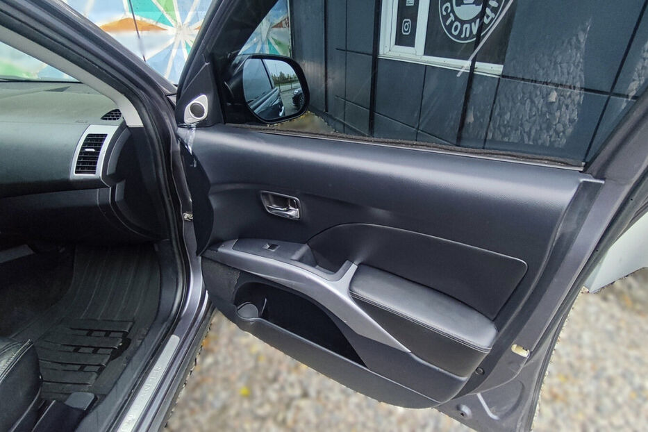 Продам Mitsubishi Outlander XL 3.0 AT (220 к.с.) 2008 року у Києві