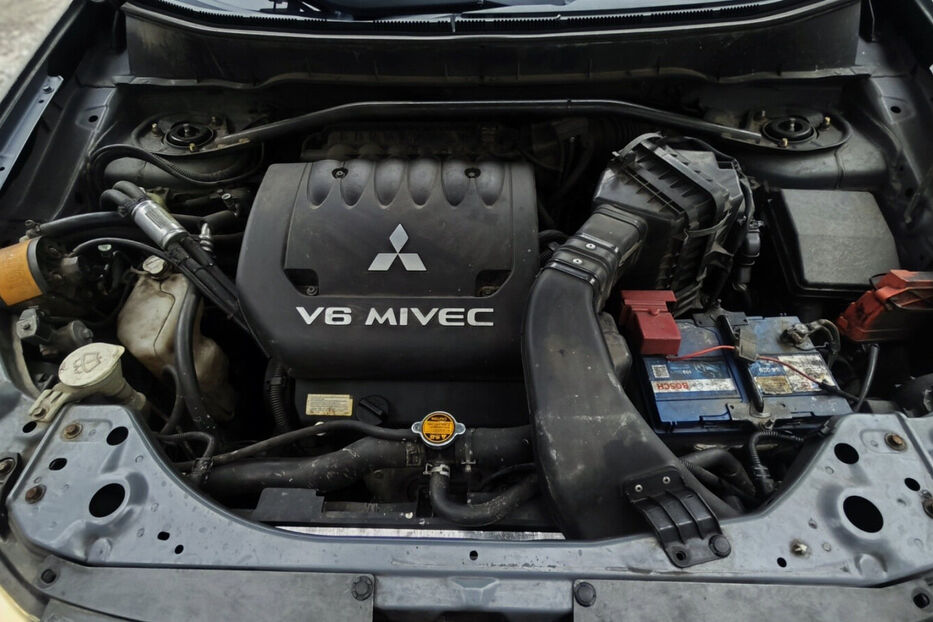 Продам Mitsubishi Outlander XL 3.0 AT (220 к.с.) 2008 року у Києві