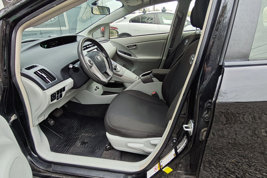 Продам Toyota Prius 1.8 e-CVT (99 к.с.) 2014 року у Києві