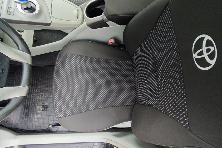 Продам Toyota Prius 1.8 e-CVT (99 к.с.) 2014 року у Києві