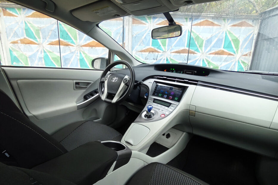 Продам Toyota Prius 1.8 e-CVT (99 к.с.) 2014 року у Києві