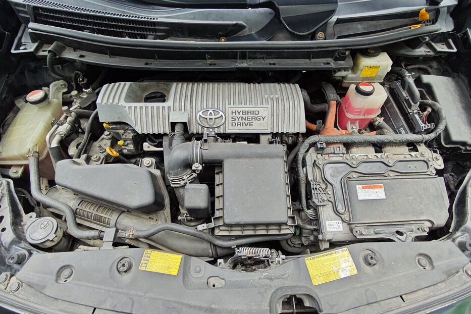 Продам Toyota Prius 1.8 e-CVT (99 к.с.) 2014 року у Києві