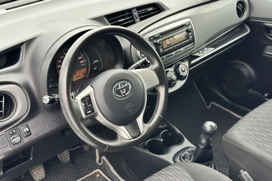 Продам Toyota Yaris 2012 року у Луцьку
