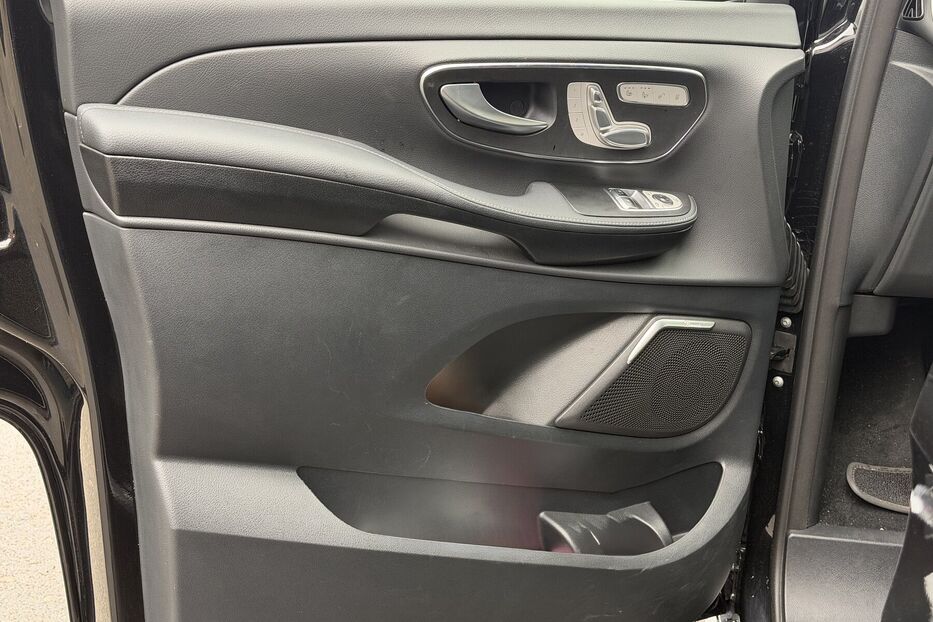 Продам Mercedes-Benz V-Class 300 AMG 2024 року у Києві