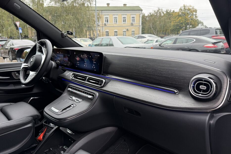 Продам Mercedes-Benz V-Class 300 AMG 2024 року у Києві