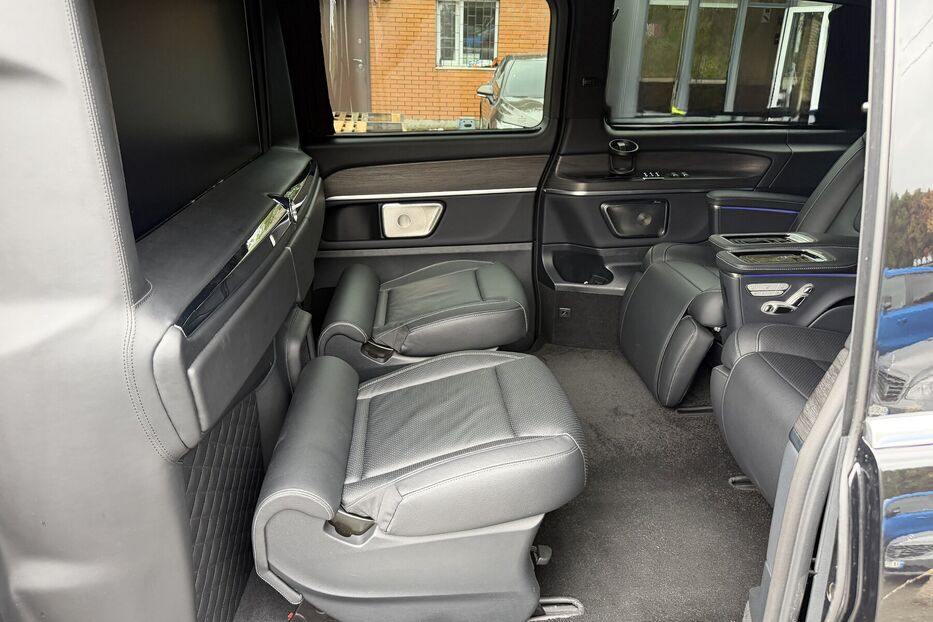 Продам Mercedes-Benz V-Class 300 AMG 2024 року у Києві