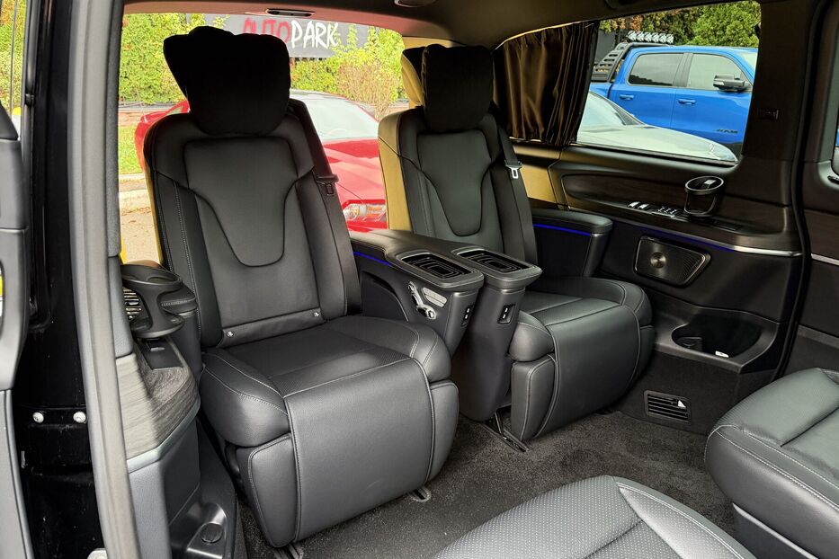 Продам Mercedes-Benz V-Class 300 AMG 2024 року у Києві