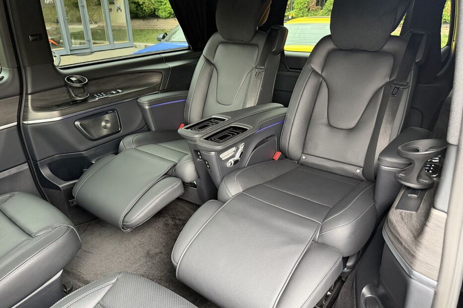 Продам Mercedes-Benz V-Class 300 AMG 2024 року у Києві