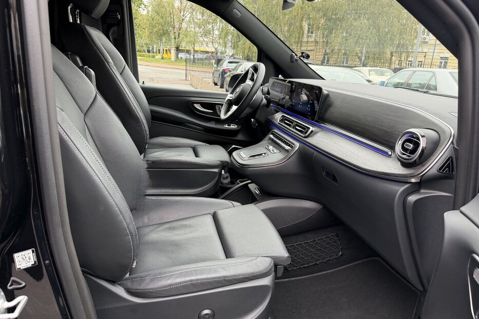 Продам Mercedes-Benz V-Class 300 AMG 2024 року у Києві